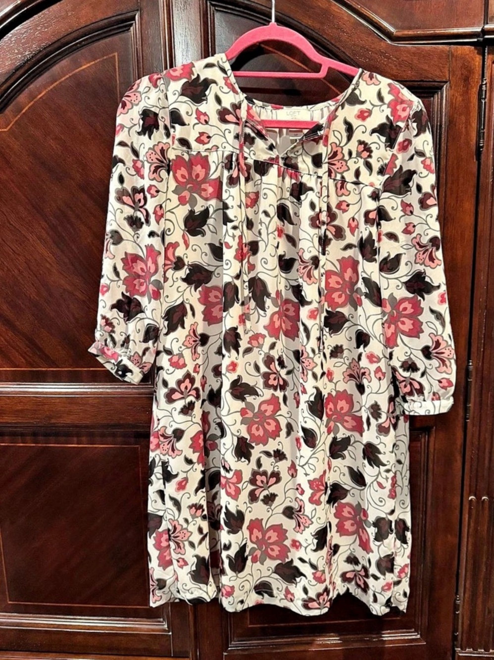 Ann Taylor LOFT Floral  in Cream & Pink Size Medium